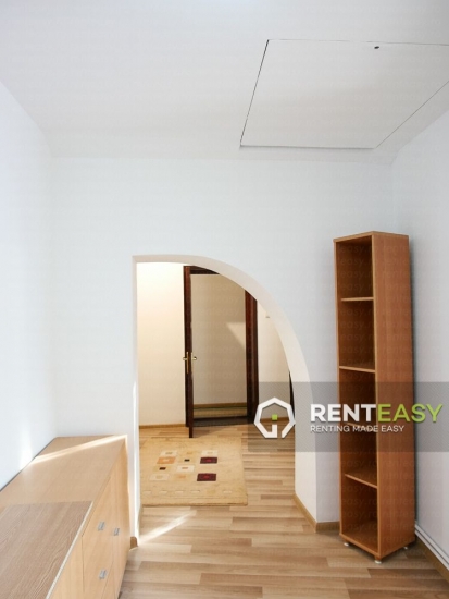 Vila cu 3 camere de inchiriat in zona Arcu