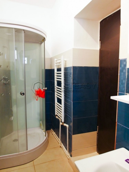 Casa cu 4 camere Centru - UMF