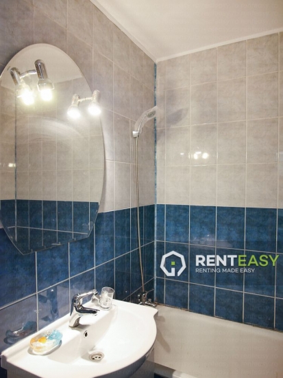 Apartament cu 3 camere in Podul de Fier