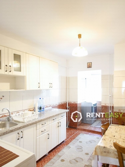 Apartament 3 camere de inchiriat zona Podul de Fier