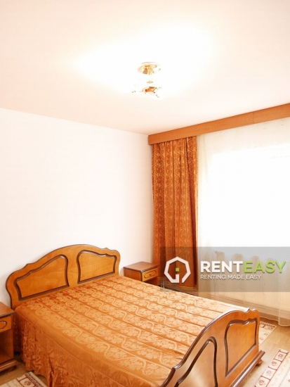 Apartament 3 camere de inchiriat zona Podul de Fier