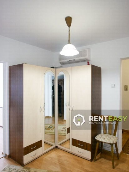 Apartament 3 camere de inchiriat zona Podul de Fier