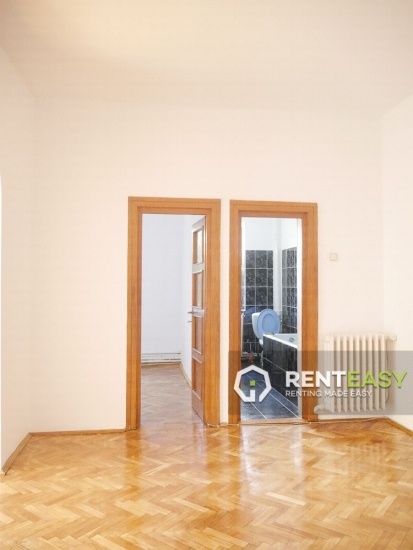Apartament cu 4 camere de inchiriat situat in Centru - Targu Cucu