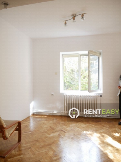 Apartament cu 4 camere de inchiriat situat in Centru - Targu Cucu
