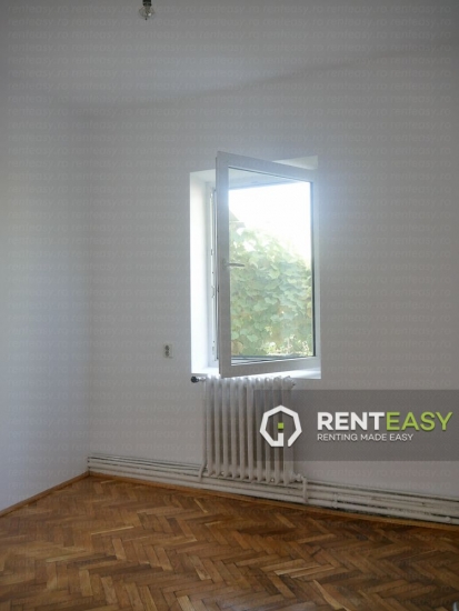 Apartament cu 4 camere de inchiriat situat in Centru - Targu Cucu
