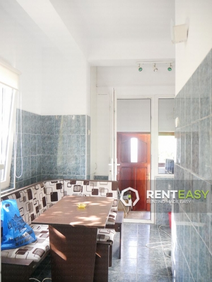 Apartament cu 4 camere de inchiriat situat in Centru - Targu Cucu