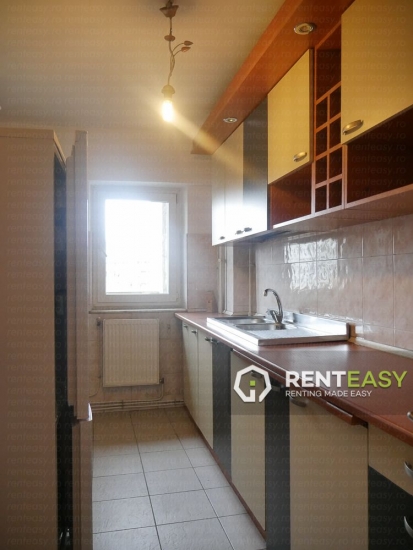 Apartament cu 3 camere decomandat de inchiriat in Centru langa Moldova Mall