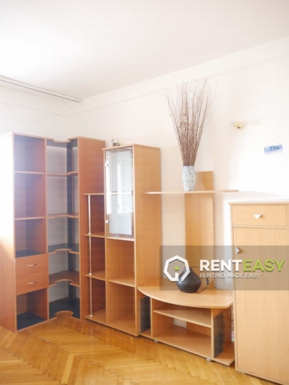 Apartament cu 3 camere decomandat de inchiriat in Centru langa Moldova Mall