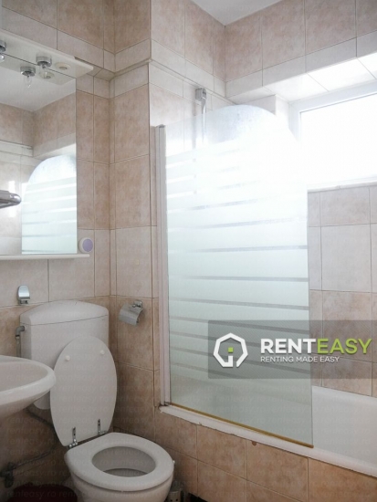 Apartament cu 3 camere decomandat de inchiriat in Centru langa Moldova Mall