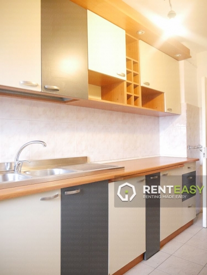 Apartament cu 3 camere decomandat de inchiriat in Centru langa Moldova Mall