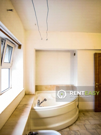 Apartament cu 4 camere de inchiriat situat in Centru - Sfantul Lazar