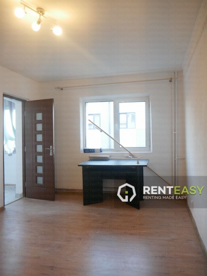 Apartament cu 3 camere de inchiriat situat in Centru langa Palas