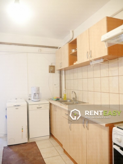 Apartament cu 4 camere oferit spre inchiriere situat langa Palas