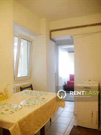 Apartament cu 4 camere oferit spre inchiriere situat langa Palas