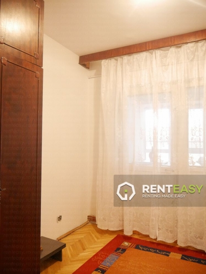 Apartament cu 4 camere oferit spre inchiriere situat langa Palas