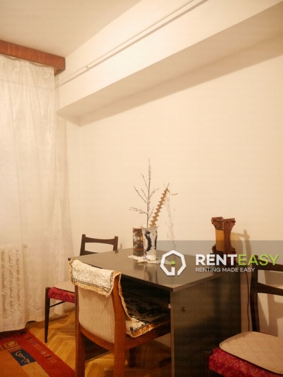 Apartament cu 4 camere oferit spre inchiriere situat langa Palas