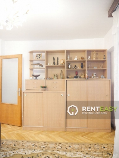 Apartament cu 4 camere oferit spre inchiriere situat langa Palas