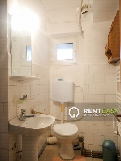 Apartament cu 4 camere oferit spre inchiriere situat langa Palas