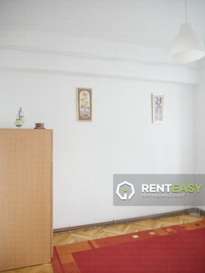 Apartament cu 4 camere oferit spre inchiriere situat langa Palas