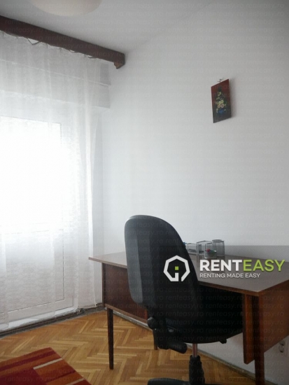 Apartament cu 4 camere oferit spre inchiriere situat langa Palas