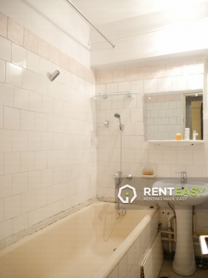 Apartament cu 4 camere oferit spre inchiriere situat langa Palas