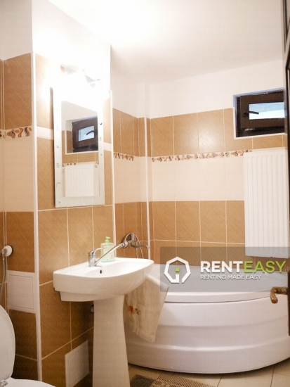 Apartament cu 3 camere - Podul de Fier de inchiriat