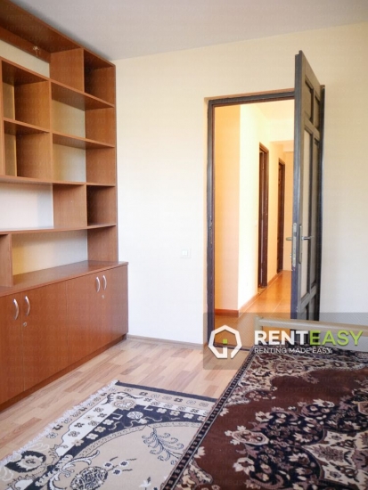 Apartament cu 3 camere - Podul de Fier de inchiriat