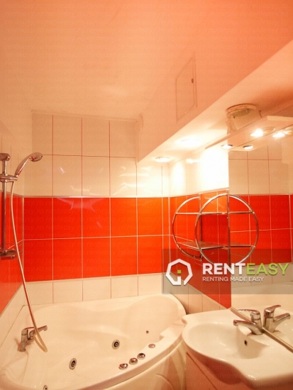 Apartament cu 3 camere decomandat in Pacurari de inchiriat
