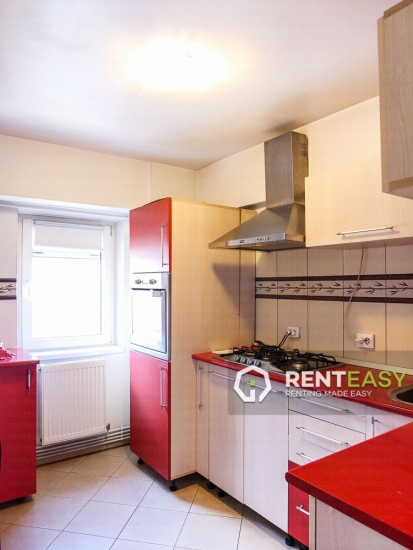 Apartament cu 3 camere decomandat in Pacurari de inchiriat