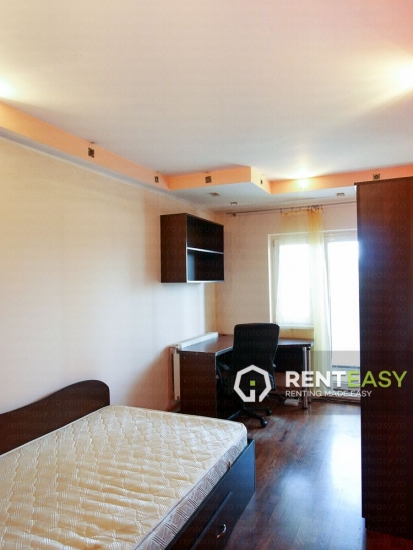 Apartament cu 3 camere decomandat in Pacurari de inchiriat