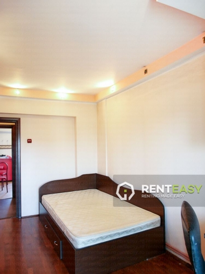 Apartament cu 3 camere decomandat in Pacurari de inchiriat