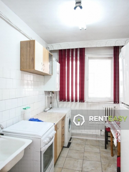 Apartament decomandat cu 3 camere in Podul Ros de inchiriat