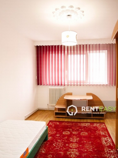 Apartament decomandat cu 3 camere in Podul Ros de inchiriat