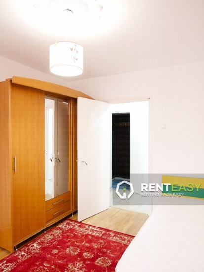 Apartament decomandat cu 3 camere in Podul Ros de inchiriat