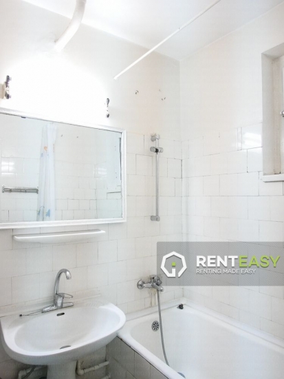 Apartament decomandat cu 3 camere in Podul Ros de inchiriat