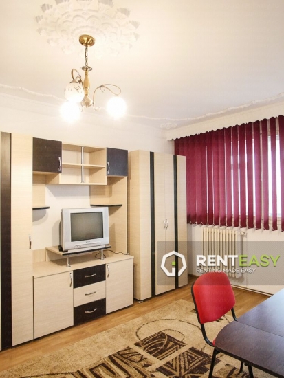 Apartament decomandat cu 3 camere in Podul Ros de inchiriat