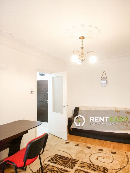 Apartament decomandat cu 3 camere in Podul Ros de inchiriat