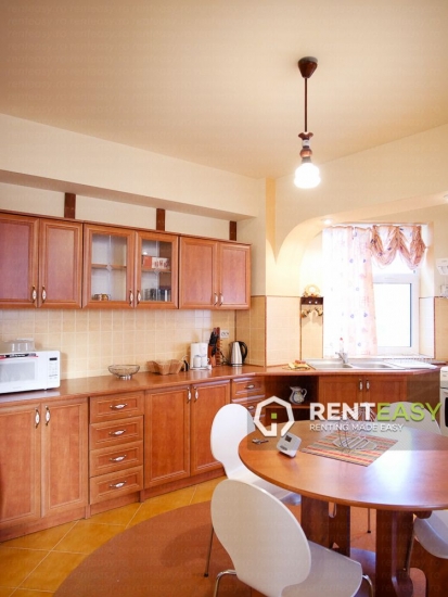 Apartament cu 3 camere la Vila in zona Moara de inchiriat