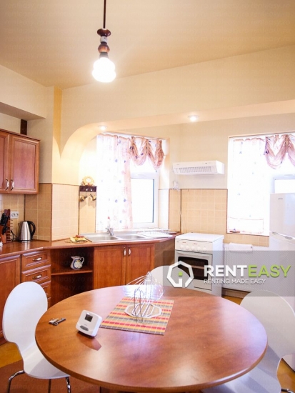 Apartament cu 3 camere la Vila in zona Moara de inchiriat