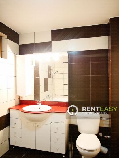 Apartament spatios cu 3 camere de inchiriat in Piata Unirii
