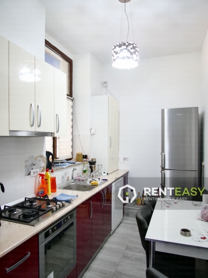 Apartament 3 camere de inchiriat in Centru pe Stefan cel Mare