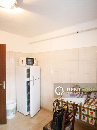 Apartament decomandat cu 2 camere in Podul de Fier de inchiriat