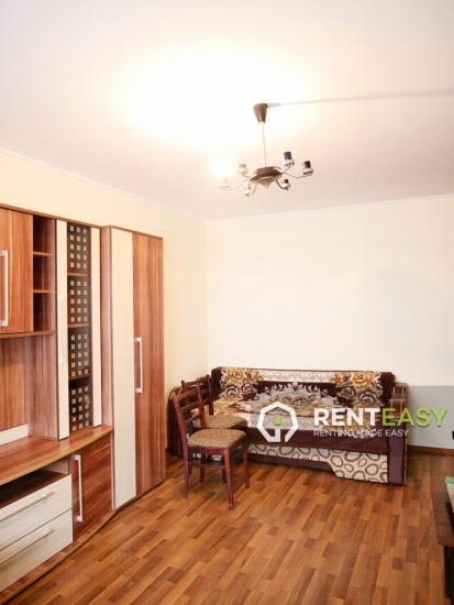Apartament decomandat cu 2 camere in Podul de Fier de inchiriat