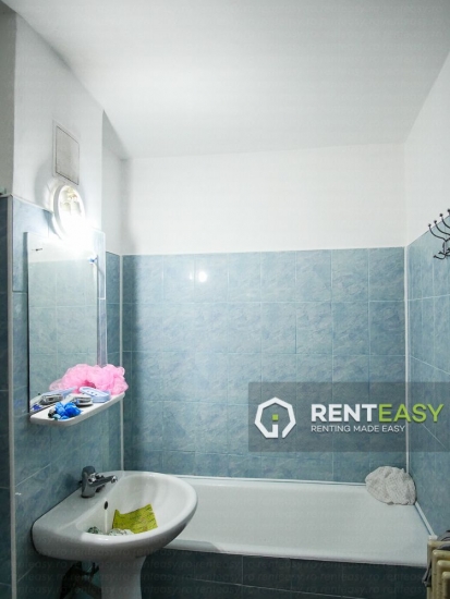 Apartament decomandat cu 2 camere in Podul de Fier de inchiriat