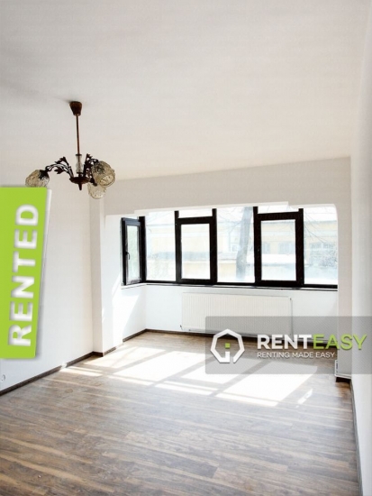 Apartament nemobilat cu 3 camere de inchiriat in Centru - Cuza Voda