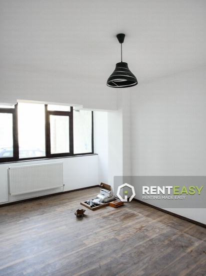 Apartament nemobilat cu 3 camere de inchiriat in Centru - Cuza Voda