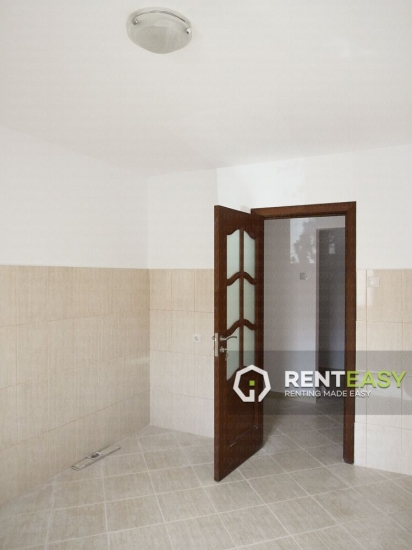 Apartament nemobilat cu 3 camere de inchiriat in Centru - Cuza Voda