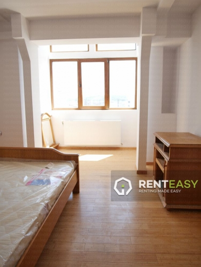 Apartament cu 4 camere de inchiriat in Pacurari