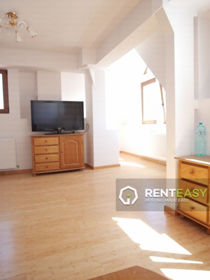 Apartament cu 4 camere de inchiriat in Pacurari