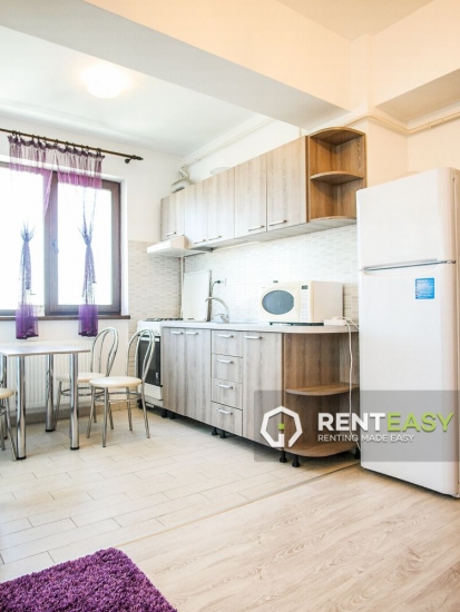 Apartament cu 3 camere de inchiriat situat in Centru langa Palas